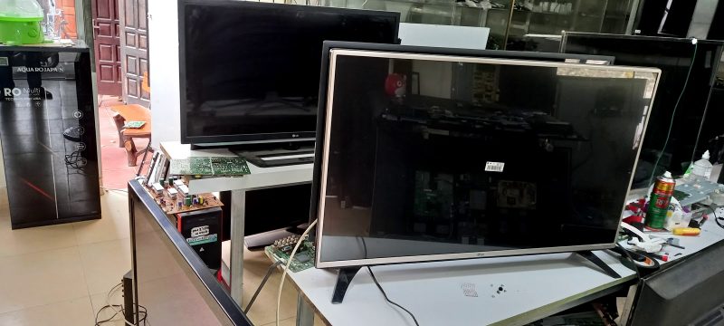 Kiểm tra phần mềm và cài đặt tivi.