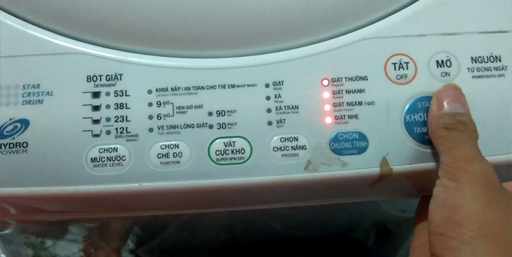 Reset máy giặt.