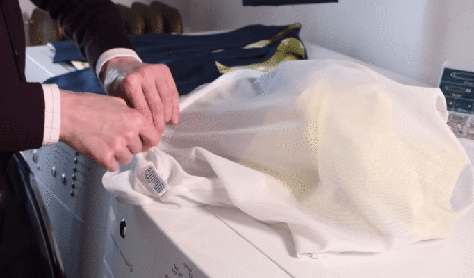 Các Lưu Ý Quan Trọng Khi Giặt Áo Vest Bằng Máy Giặt
