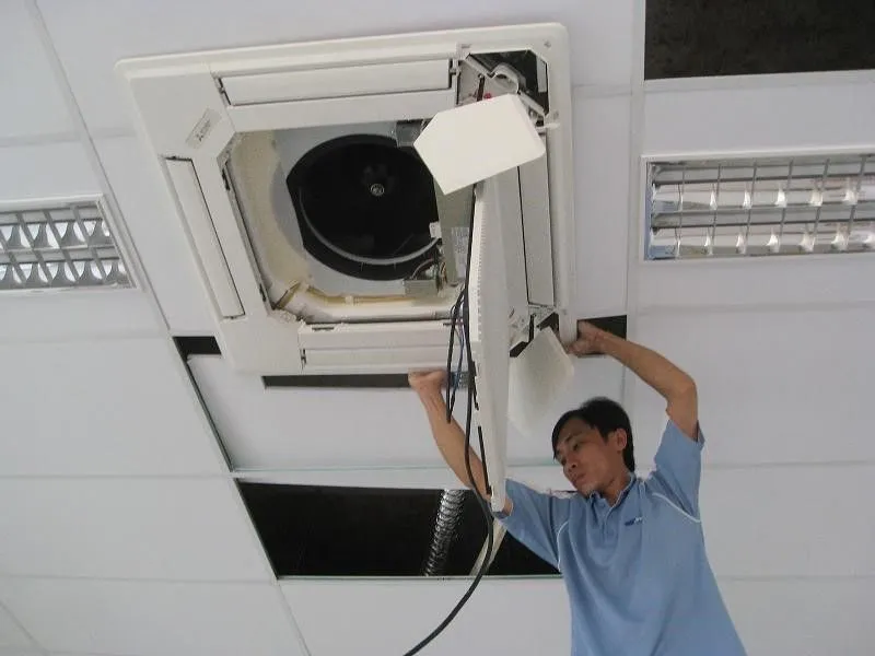 Tại sao nên chọn dịch vụ bảo dưỡng máy lạnh Mitsubishi tại TP.HCM thay vì tự vệ sinh?