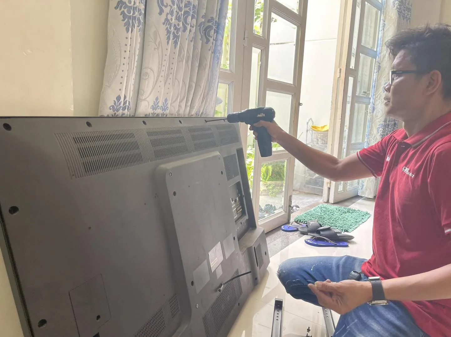 Quy trình sửa tivi QLED tại nhà TPHCM.