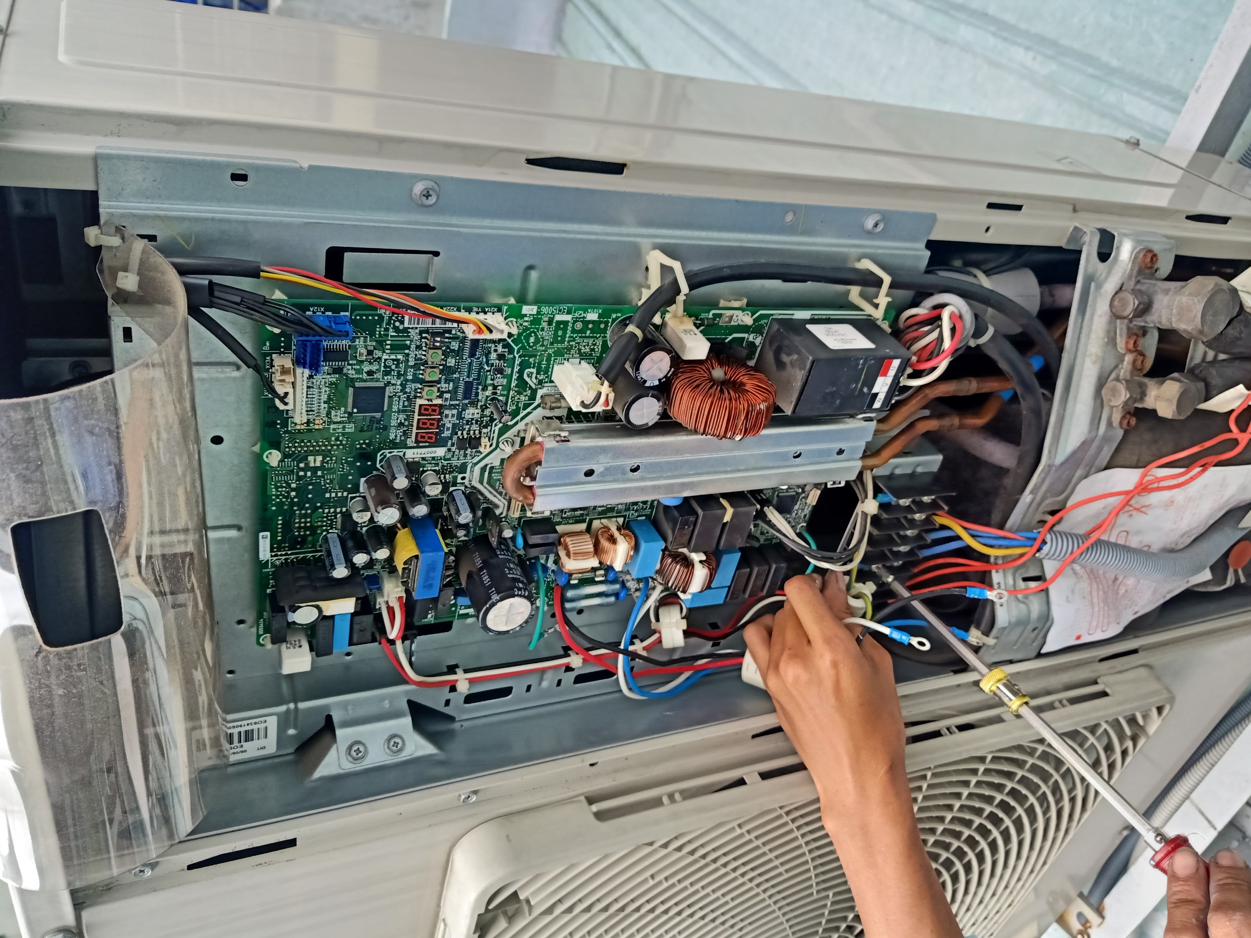 Vì sao cần bảo dưỡng máy lạnh Mitsubishi định kỳ?