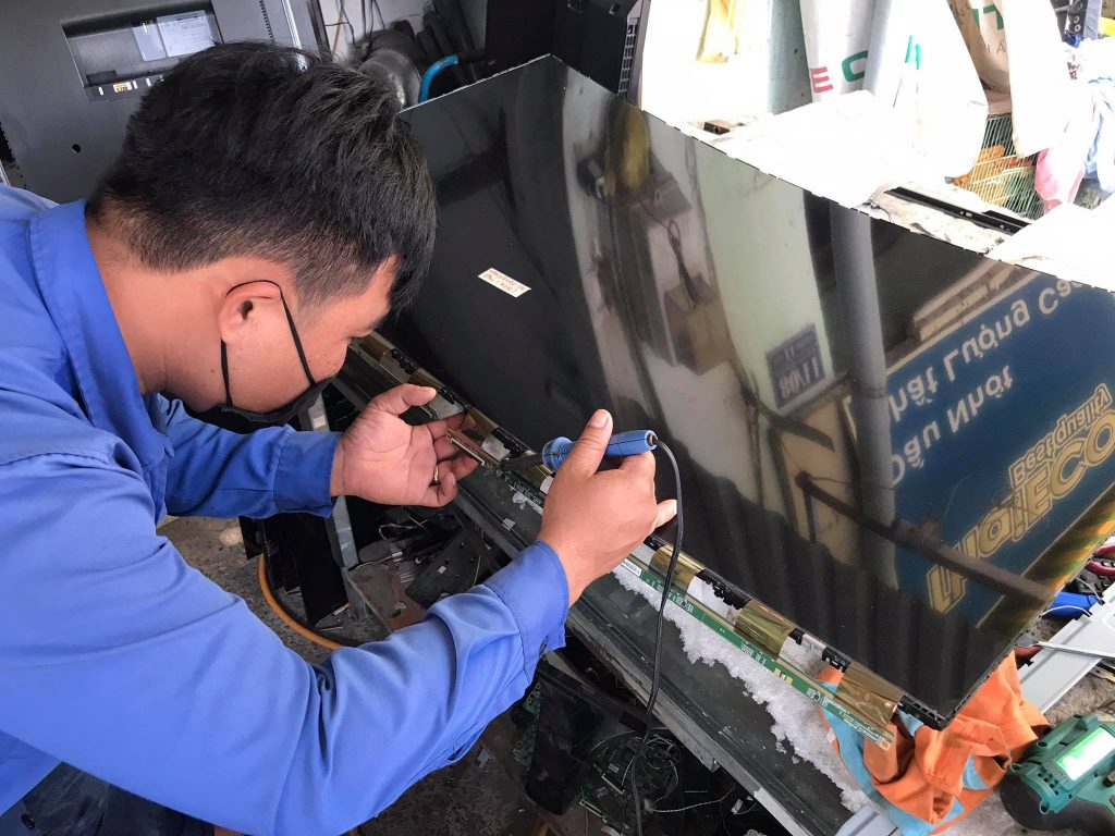 Vì sao nên chọn dịch vụ sửa chữa tivi tại nhà TP.HCM giá rẻ?