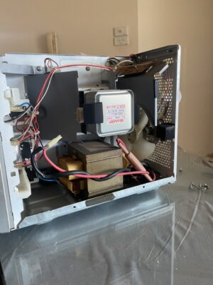 Tại sao nên chọn dịch vụ sửa lò vi sóng LG tại TP.HCM của chúng tôi?