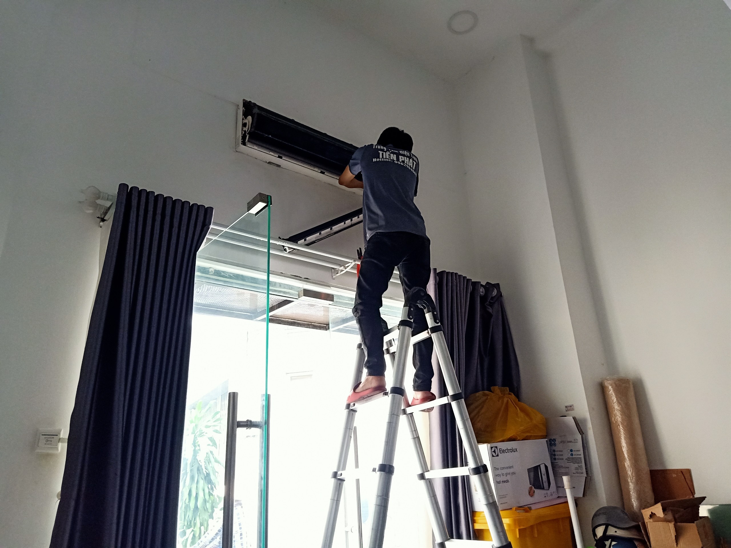 Tại sao nên chọn dịch vụ sửa chữa máy lạnh Daikin tại TP.HCM chuyên nghiệp?