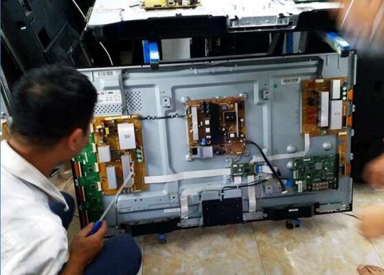 Khi nào cần gọi dịch vụ sửa chữa tivi Samsung tại nhà?