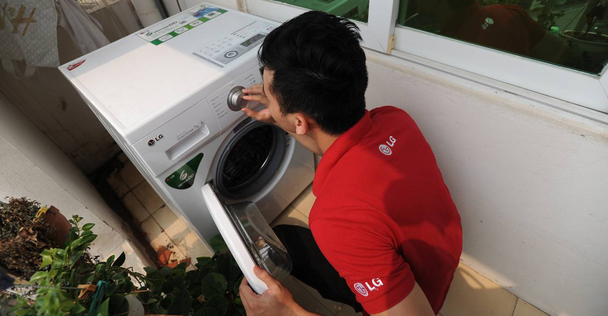Gọi ngay dịch vụ sửa chữa khi máy giặt LG kêu to bất thường.
