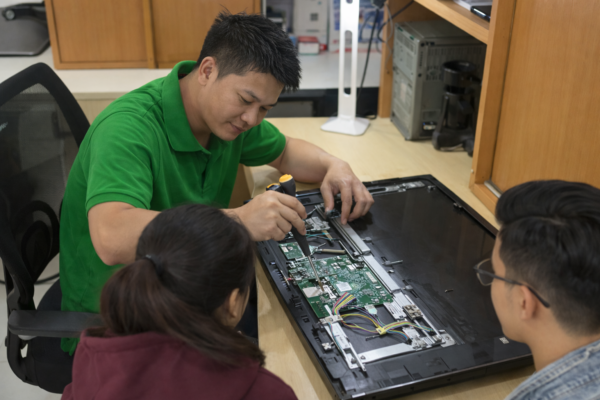 e8f79608 dab4 4f27 a974 bf54f5a8181c