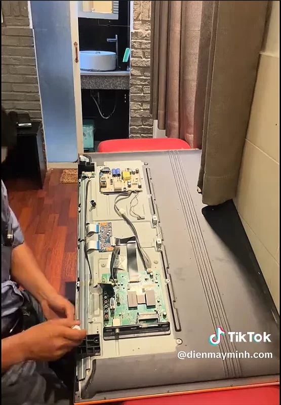 Sửa Tivi Không Lên Hình Tại Nhà TPHCM